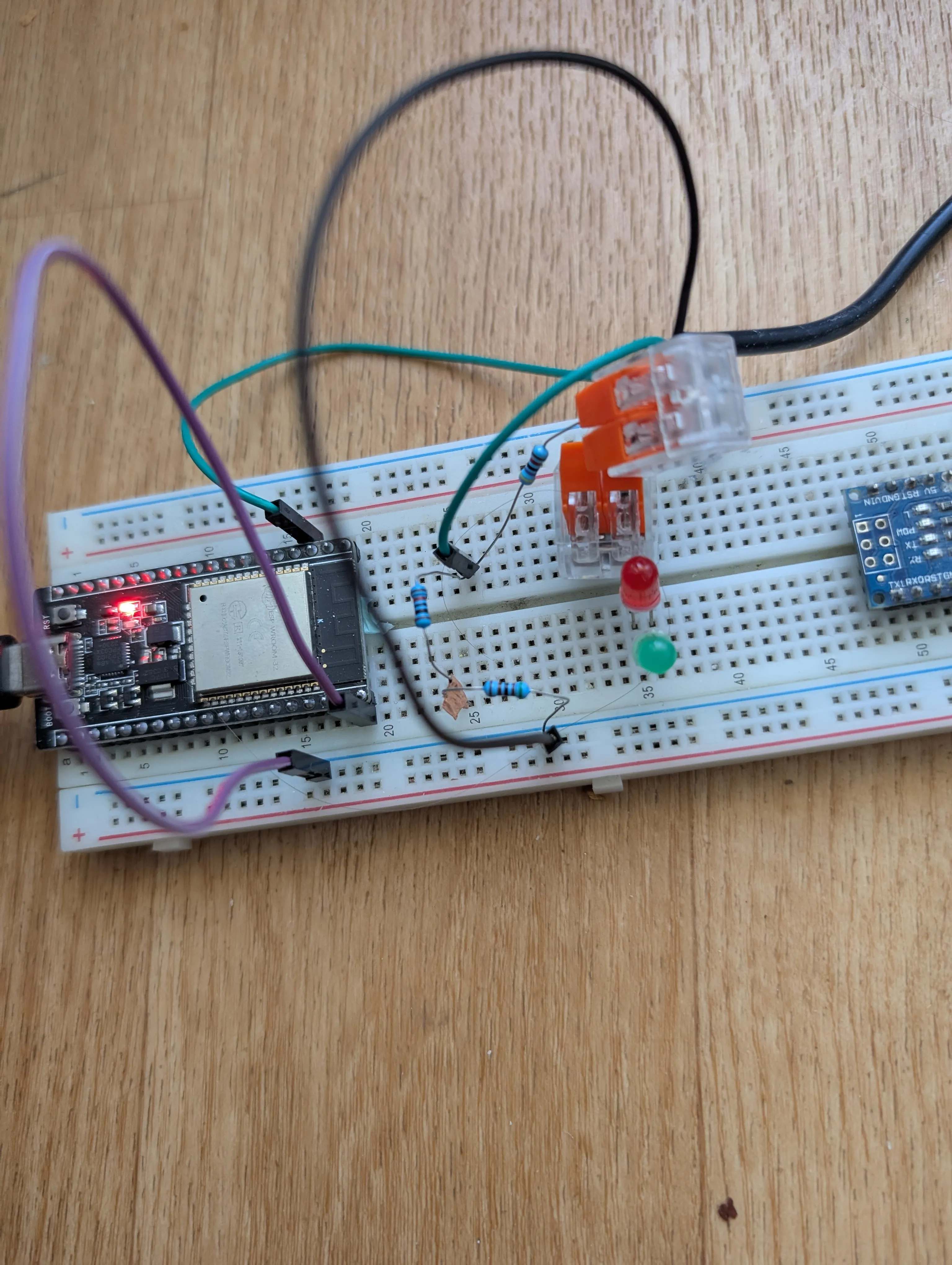 Closeup picture of the device wiring